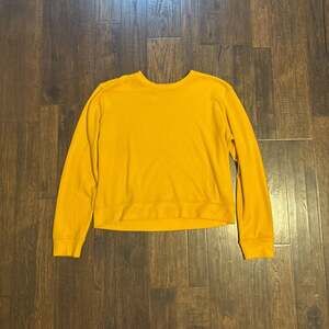 Double Zero Yellow Crew Neck Cutoff Cropped Sweatshirt